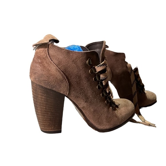 Boutique 9 Brown Leather Heeled Distressed Bootie size 7 - Picture 4 of 6